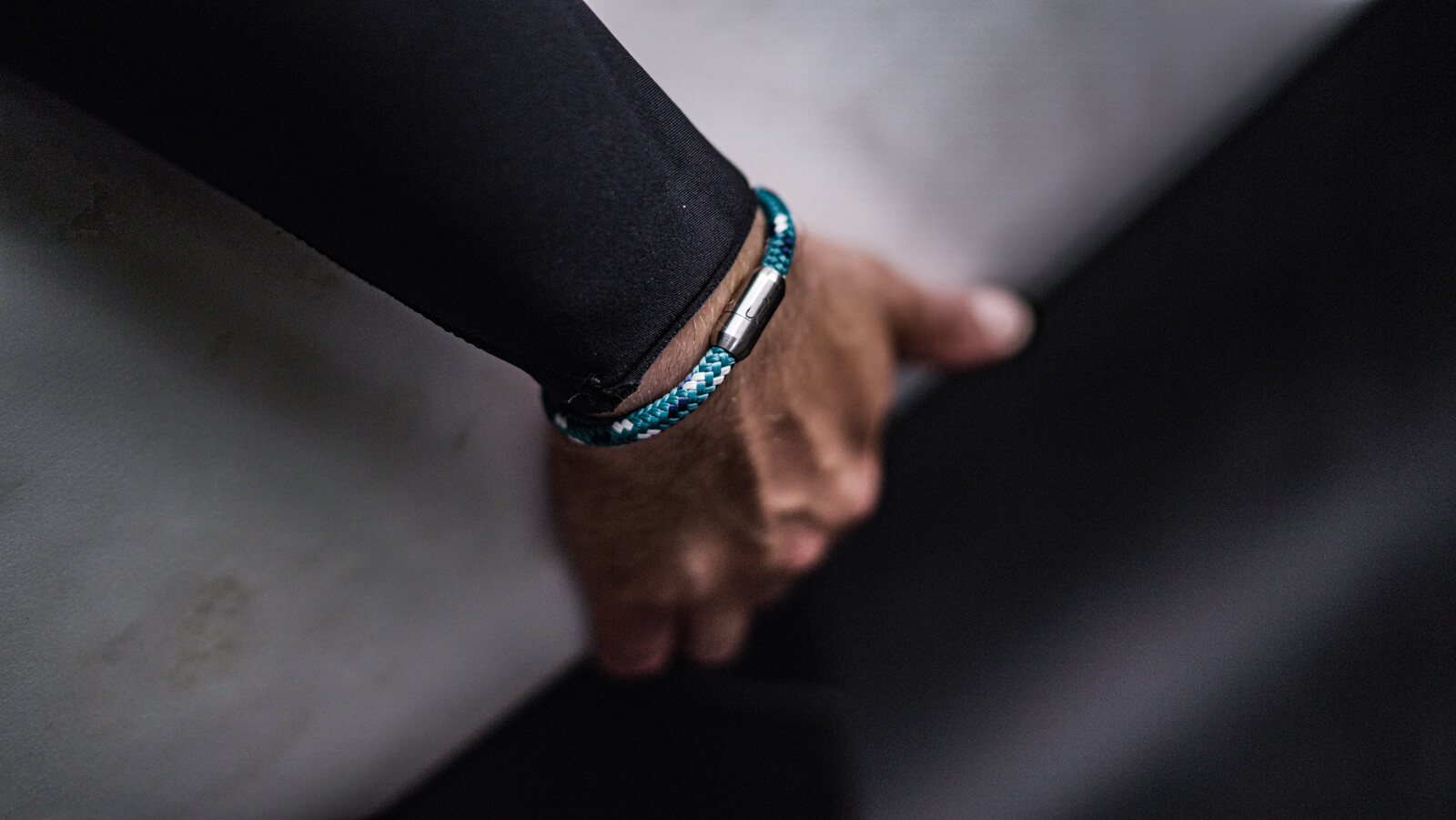 fischers-fritze-krabbe-arielle-segeltau-armband-aquamarin-ozeanblau-weiss image 4