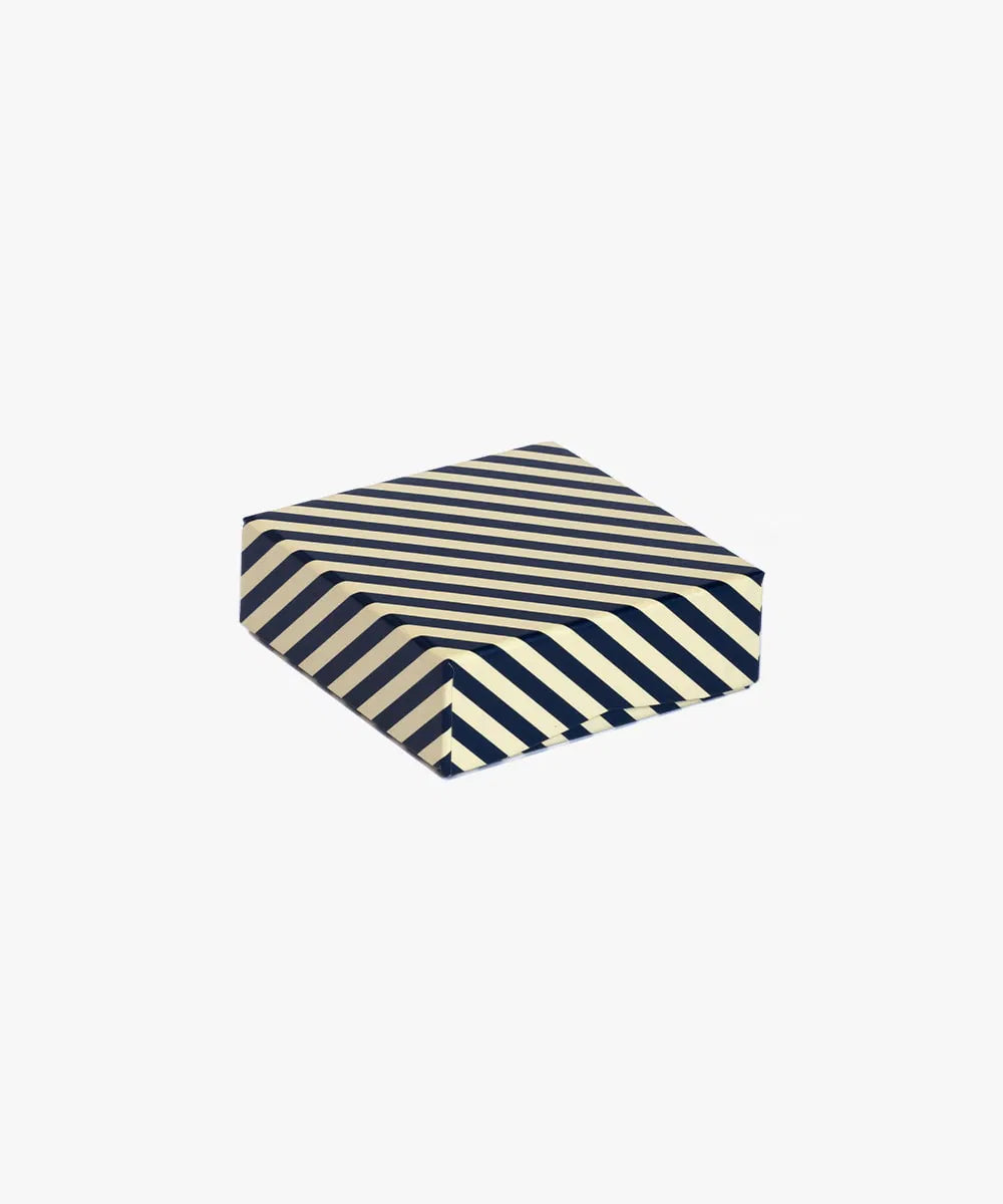 pig-hen-single-giftbox-navy-sand-geschenkbox-unisex image 2