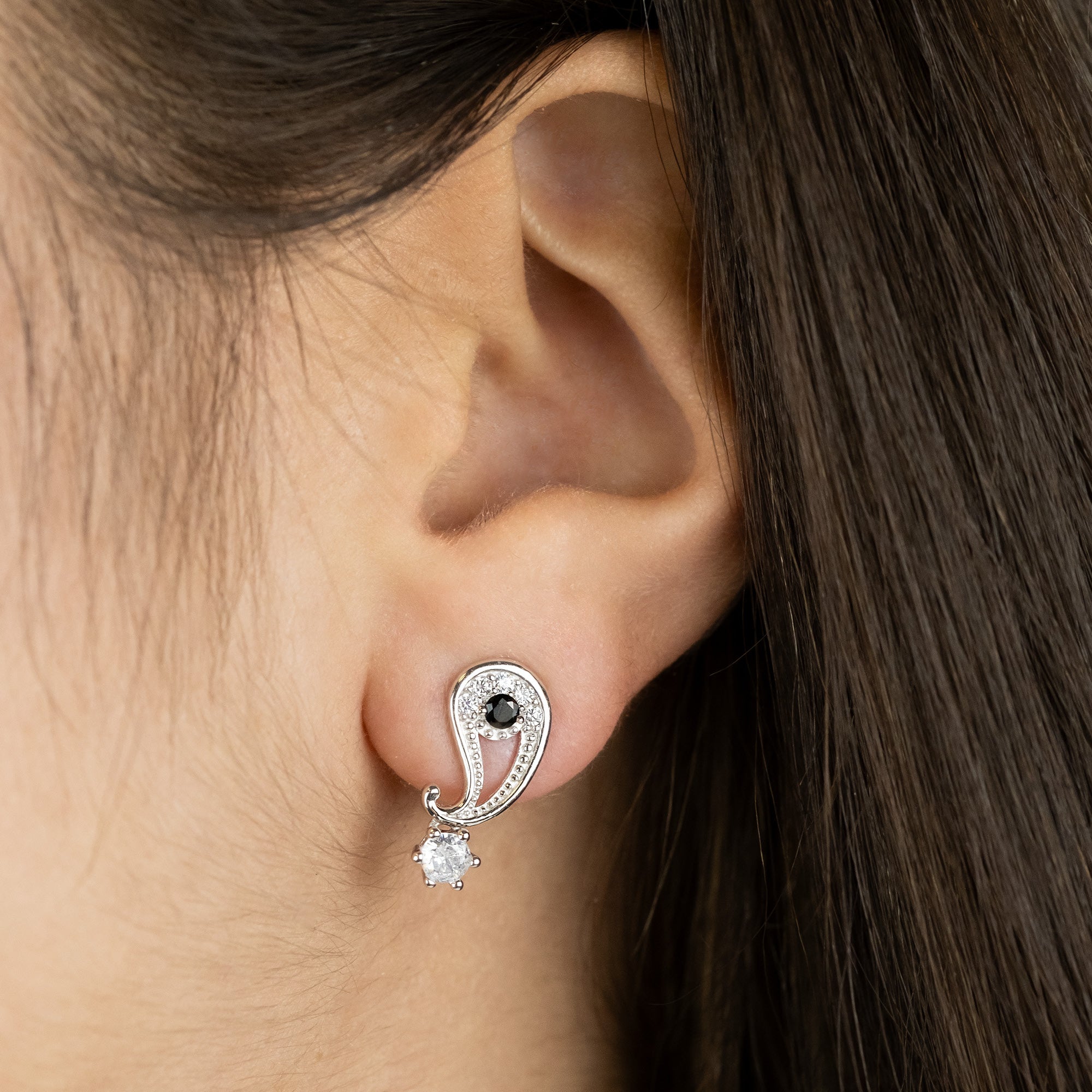 engelsrufer-ohrstecker-925er-silber-yin-yang-mit-zirkonia image 2