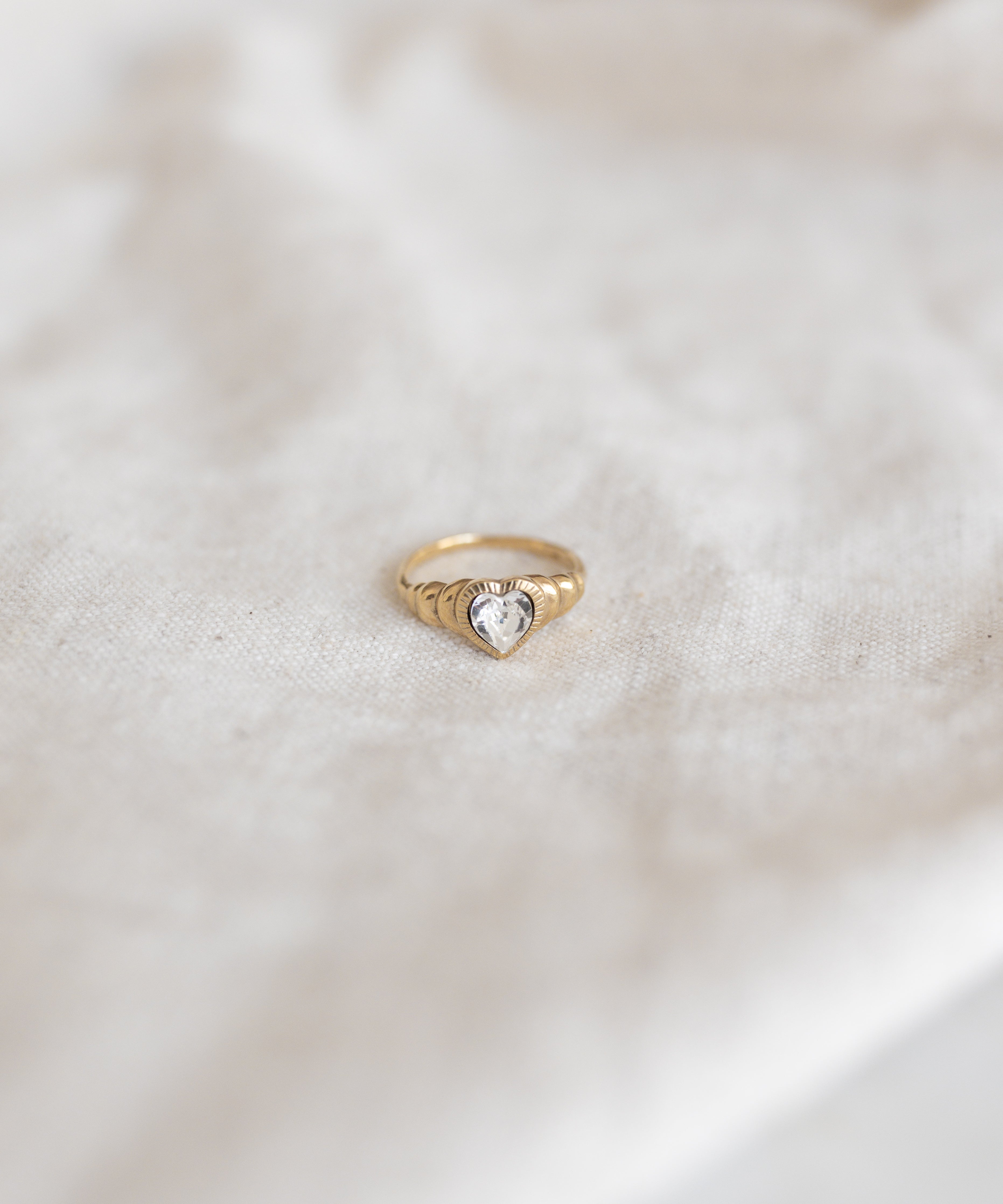 wald-berlin-be-my-lover-ring-mini-23-karat-gold-vermeil-gr-eu-52-54 image 1
