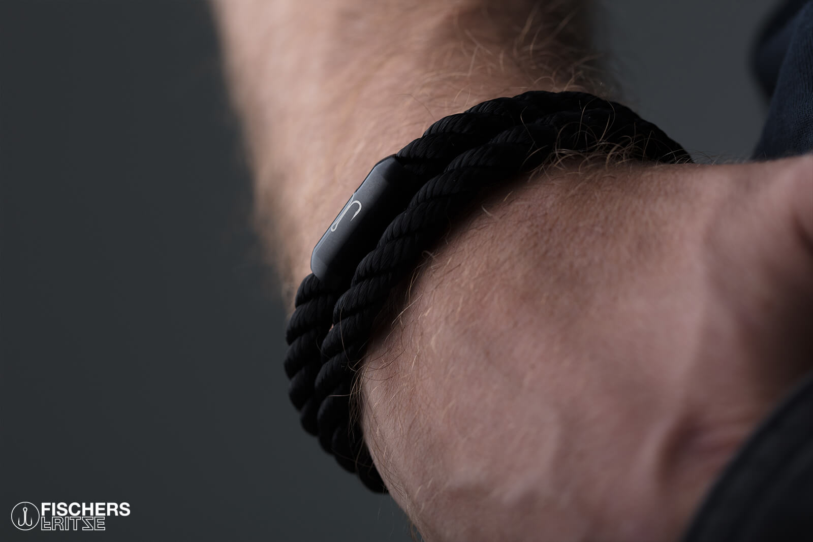 fischers-fritze-torpedogarnele-adam-segeltau-armband-schwarz-gedreht image 2