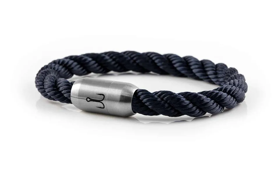 fischers-fritze-makrele-segeltau-armband-marineblau-gedreht-im-geschenkkarton image 1