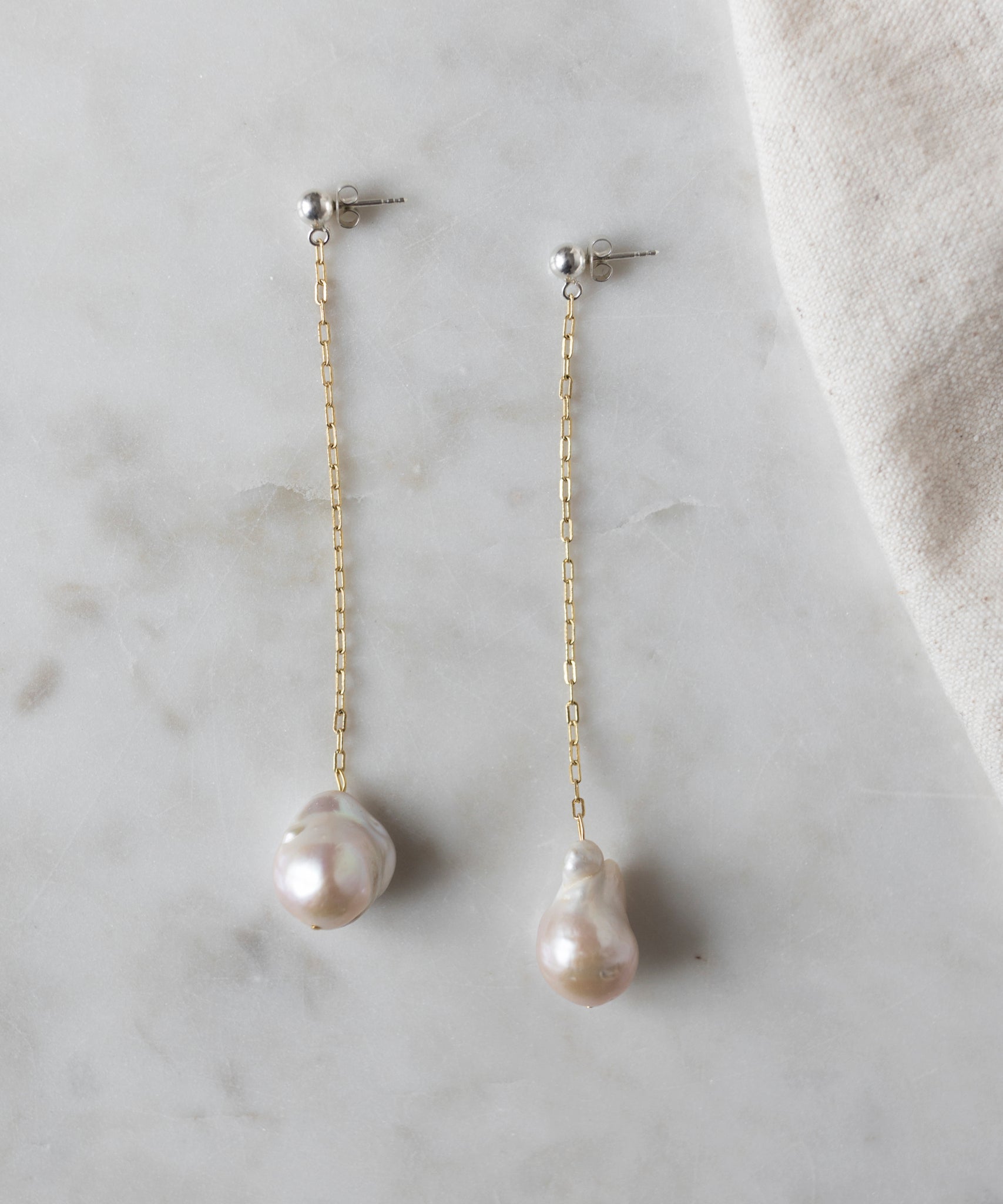 wald-berlin-happy-holidays-pearl-drop-earrings-perlen-ohrringe image 1