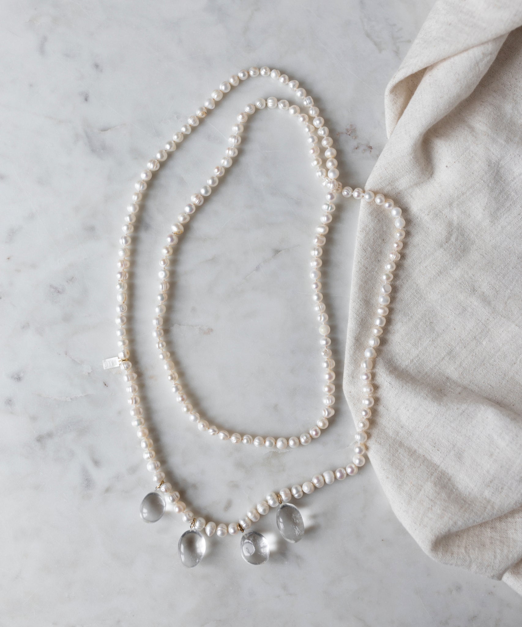 wald-berlin-happy-holidays-long-pearl-drop-necklace-100-cm-s-wasserperlenkette image 2