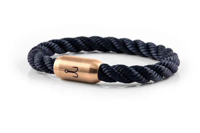fischers-fritze-k-nigsmakrele-segeltau-armband-marineblau-gedreht-im-geschenkkar image 1