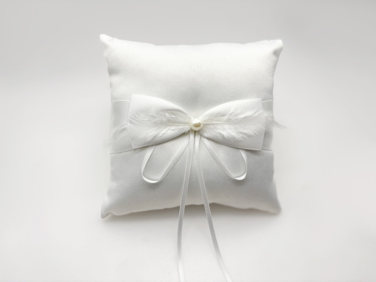 engelsrufer-ringkissen-love-stories-cremewei-satin-15x15-cm image 1