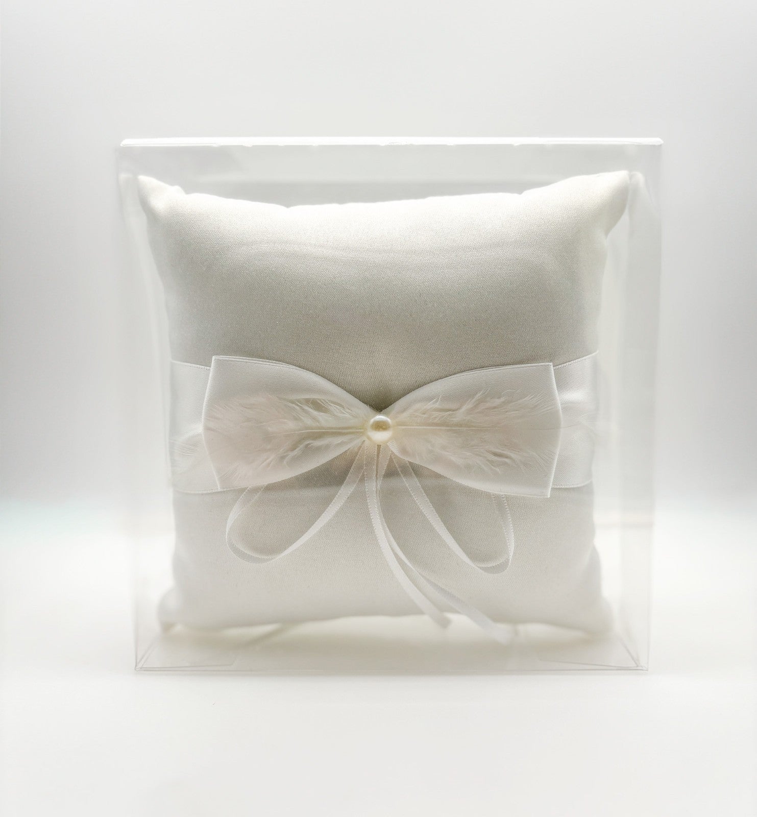 engelsrufer-ringkissen-love-stories-cremewei-satin-15x15-cm image 3