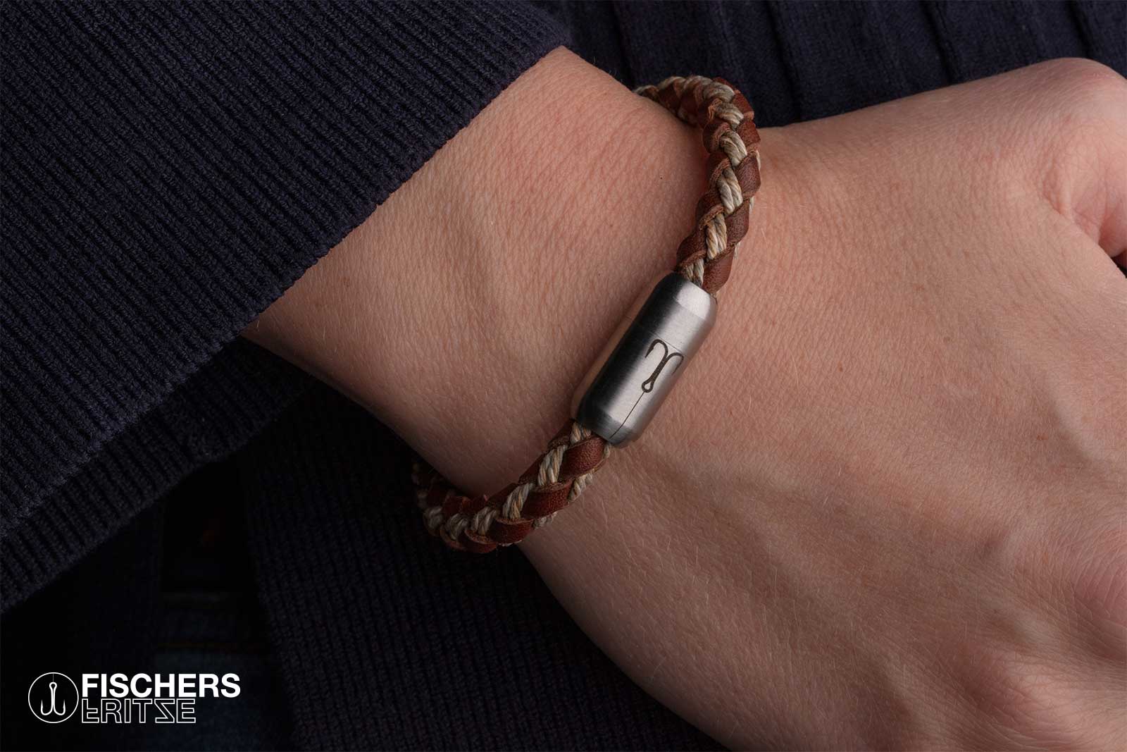 fischers-fritze-krabbe-fenja-lederarmband-braun-natur-geflochten-6mm image 8