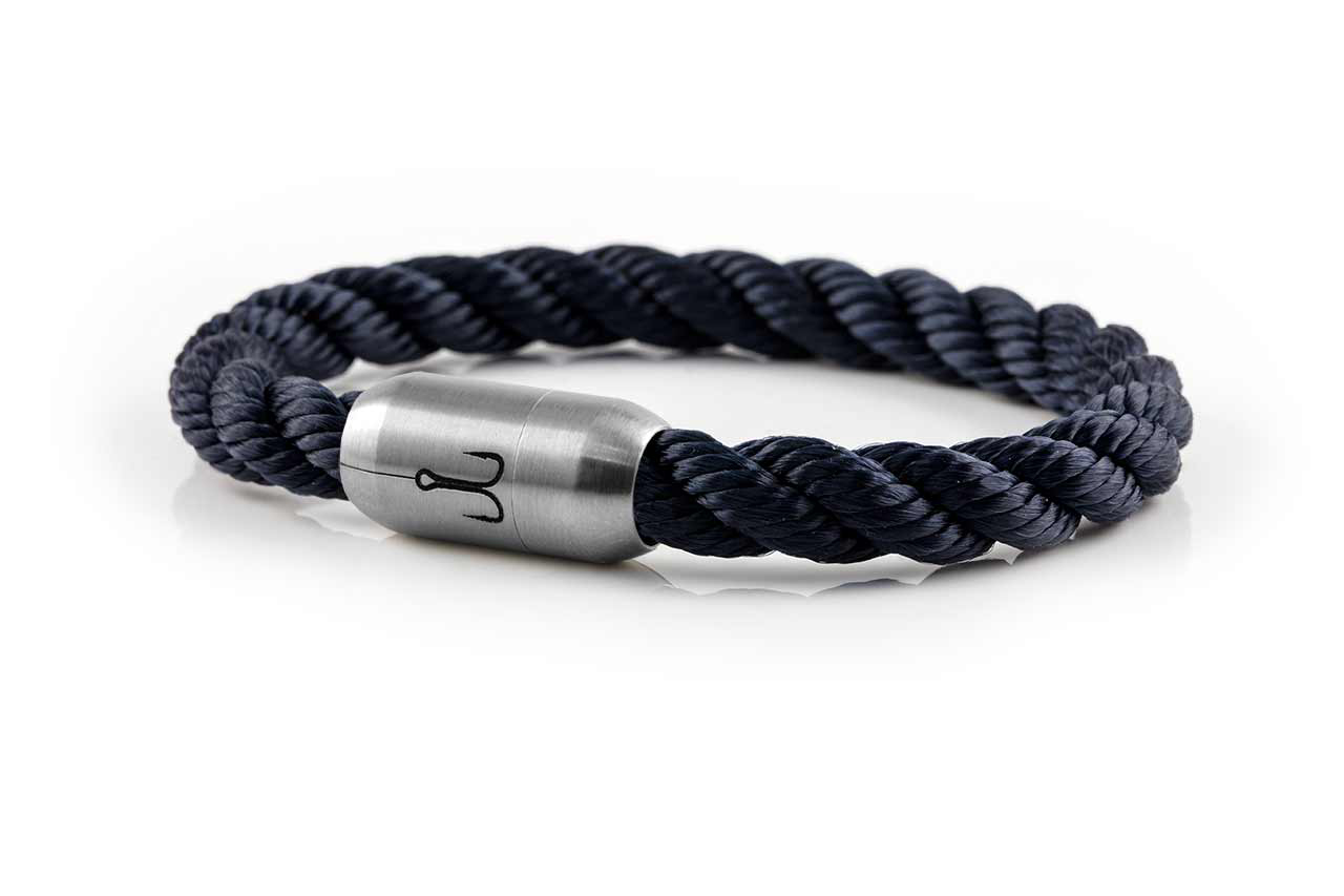 fischers-fritze-makrele-segeltau-armband-marineblau-gedreht-im-geschenkkarton image 1