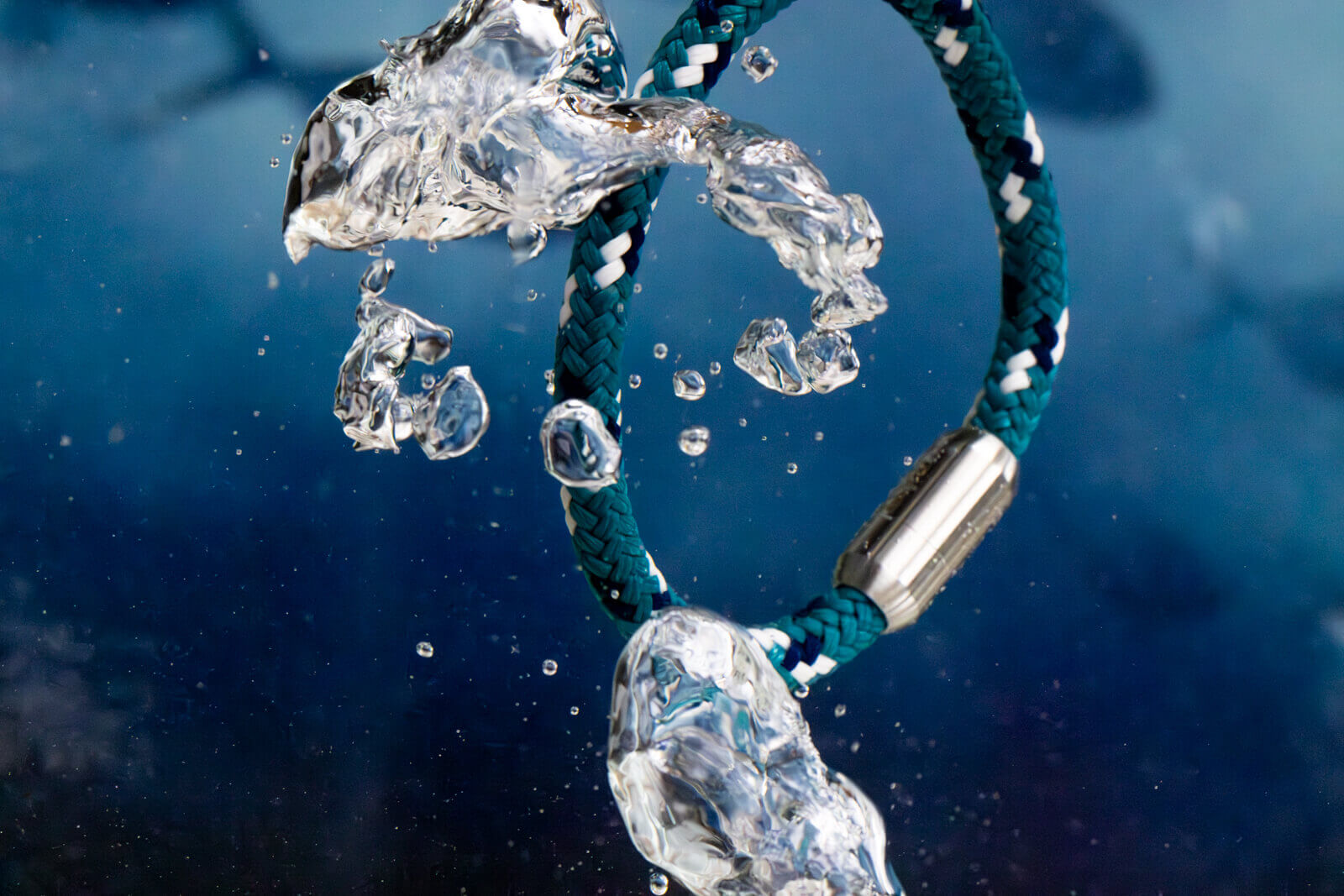 fischers-fritze-krabbe-arielle-segeltau-armband-aquamarin-ozeanblau-weiss image 2