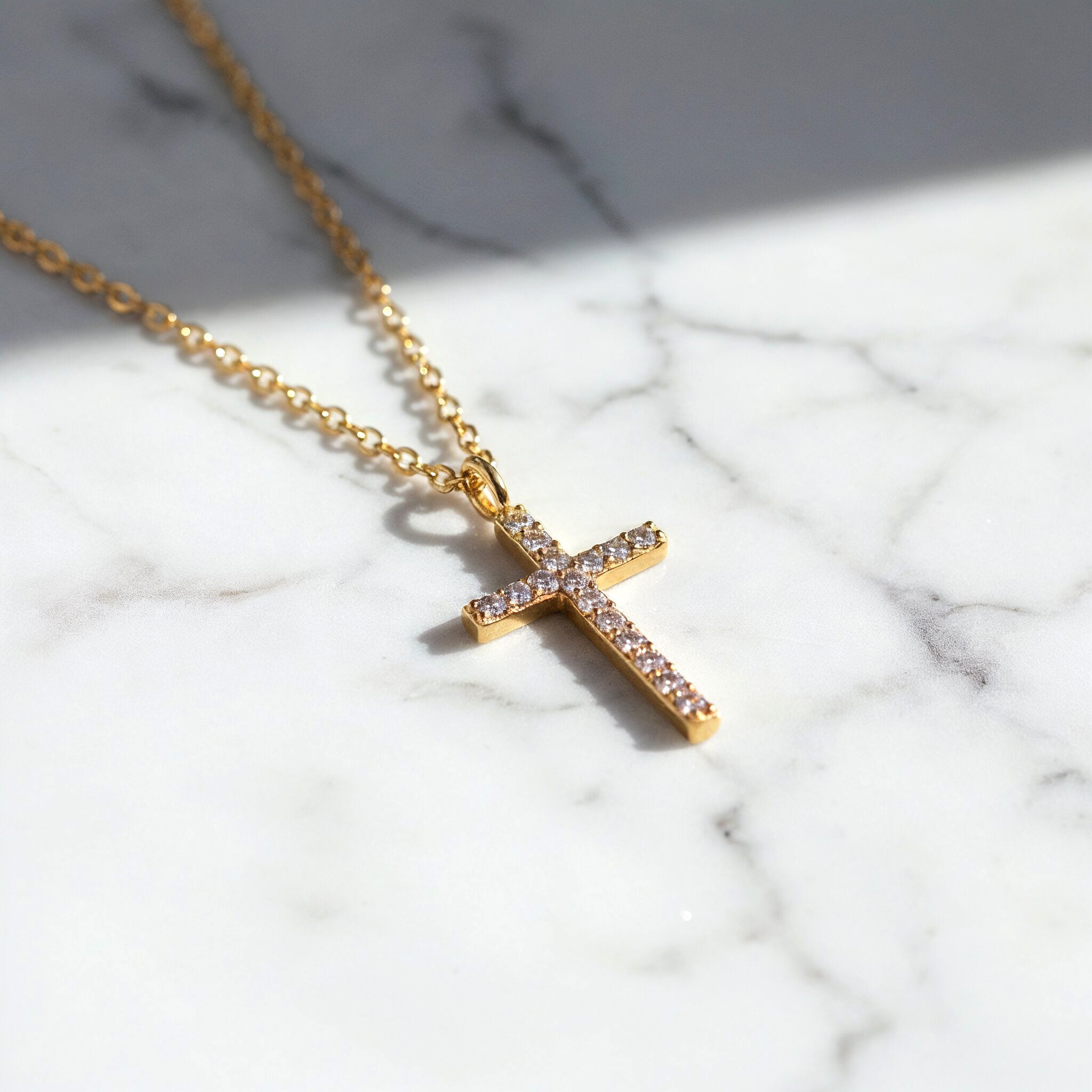 engelsrufer-diamond-collection-halskette-375er-gold-kreuz-mit-diamanten image 2