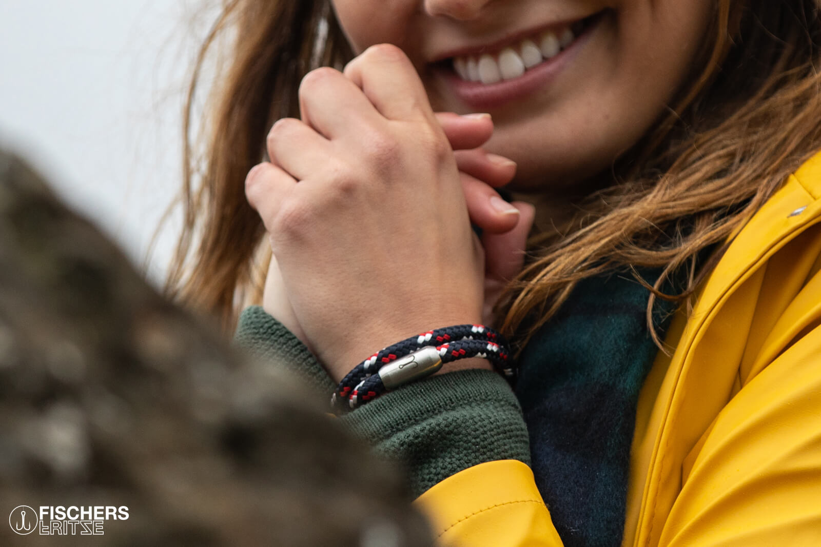 fischers-fritze-garnele-oskar-segeltau-armband-marineblau-rot-weiss-6mm image 2
