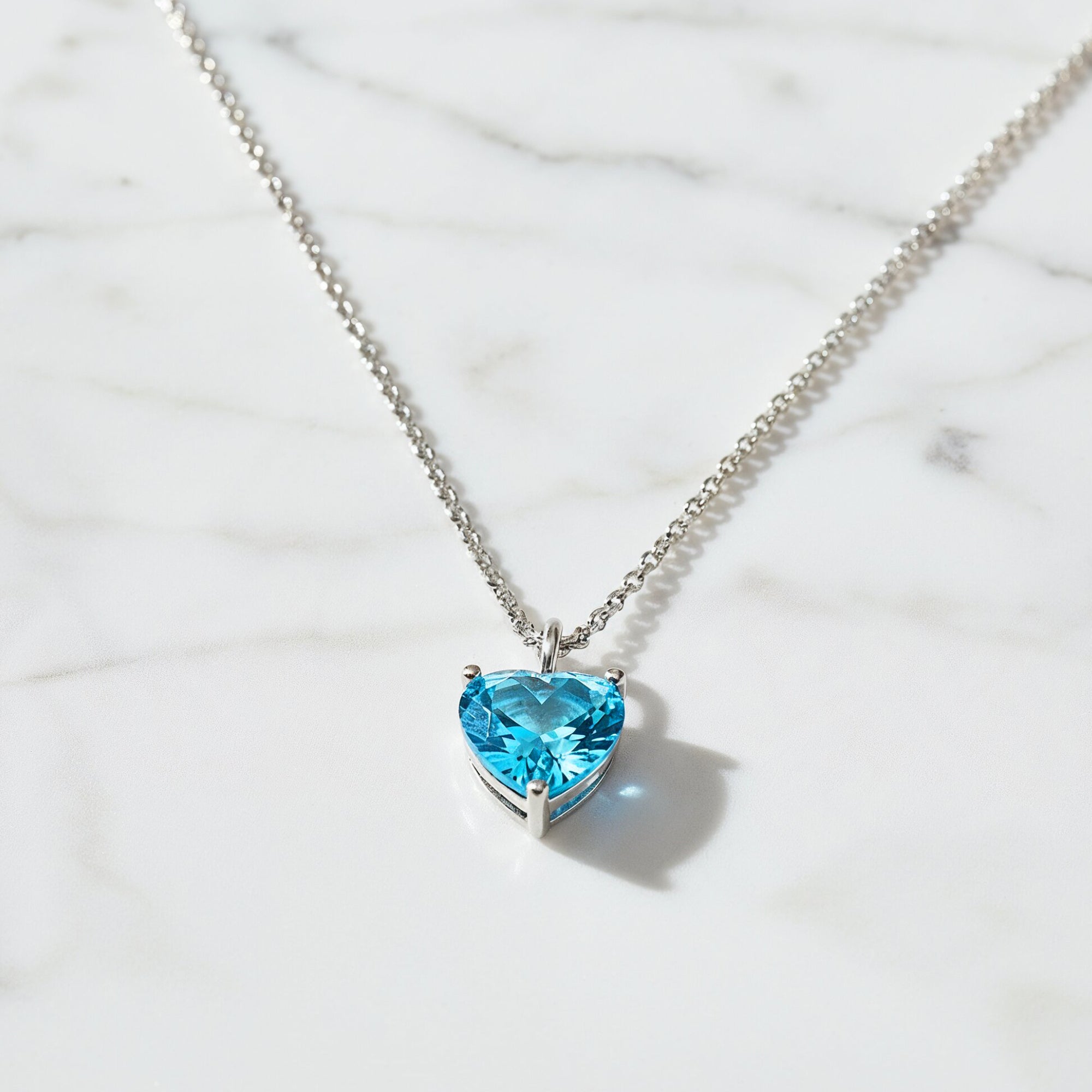engelsrufer-halskette-925er-silber-herz-shiny-mit-zirkonia-blau image 3