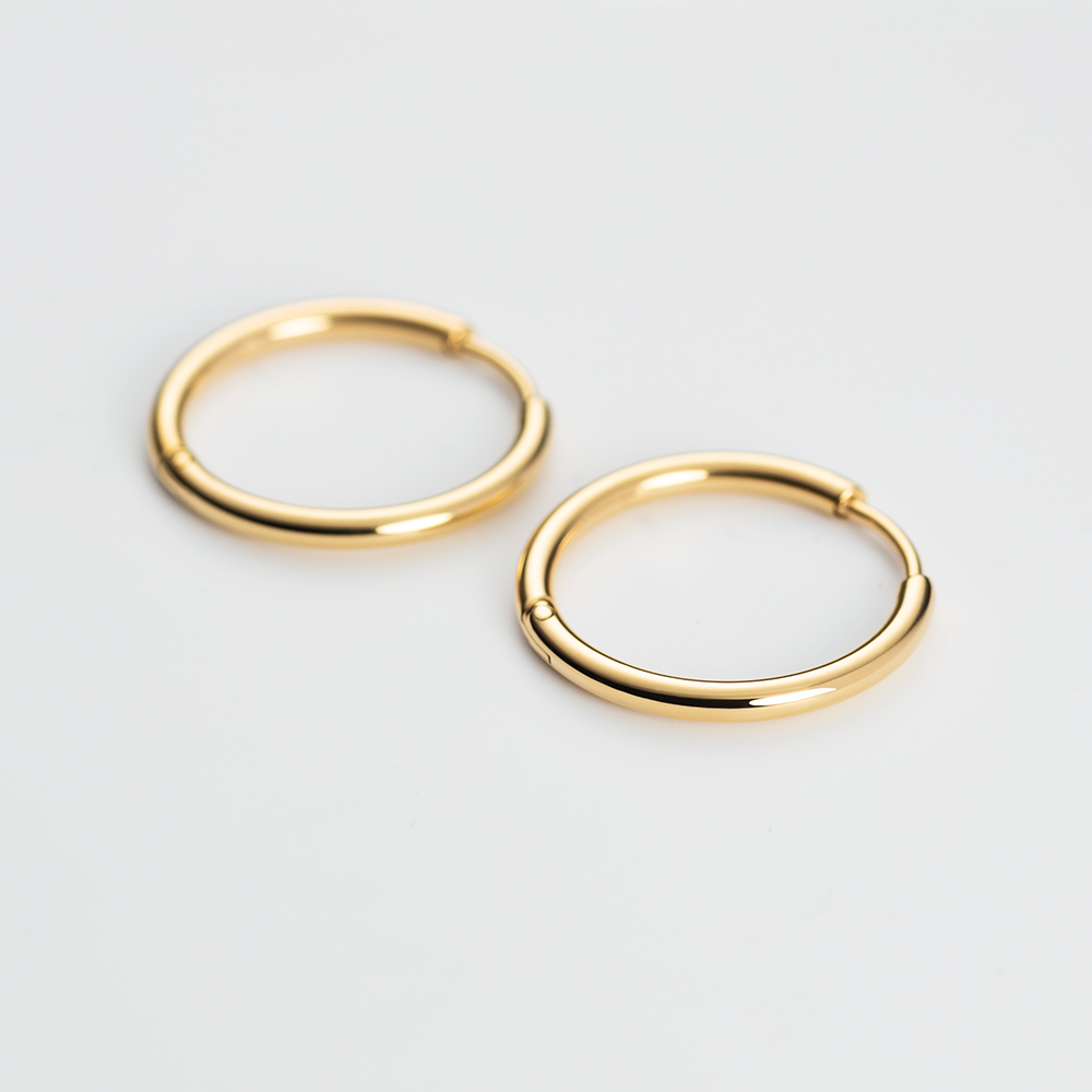 paul-hewitt-hoops-ohrring-gold-klassische-creolen-aus-recyceltem-edelstahl-damen image 2