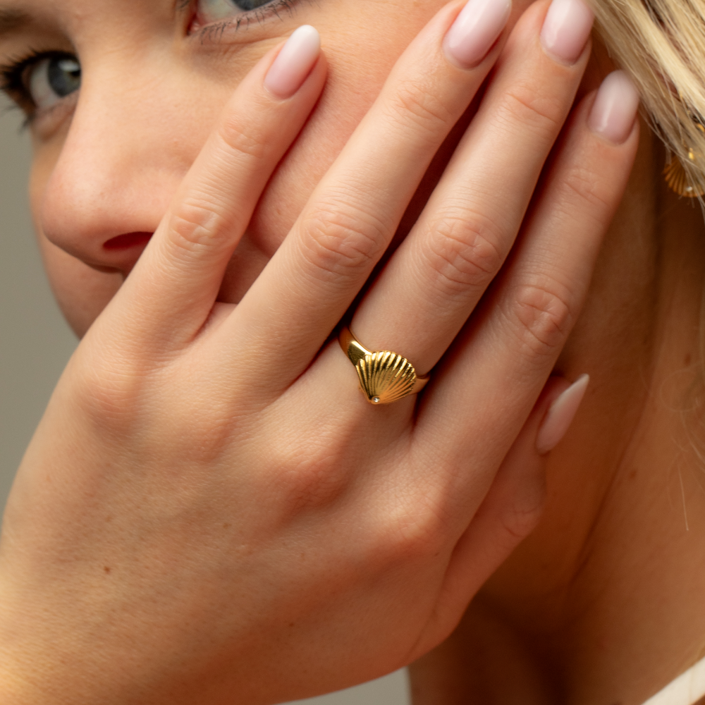 paul-hewitt-scallop-ring-gold image 2