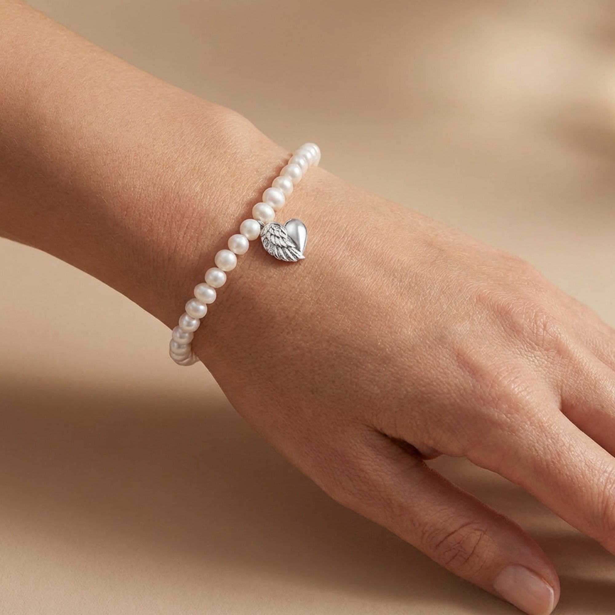 engelsrufer-rituals-of-love-armband-925er-silber-herzfl-gel-mit-s-wasserperlen image 2