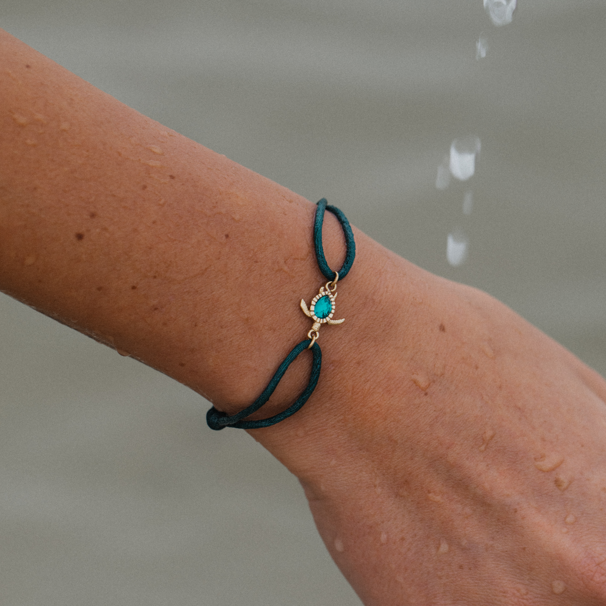 paul-hewitt-turtle-armband-aquamarine-gold-damenarmband image 4