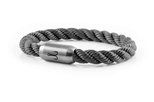 fischers-fritze-makrele-segeltau-armband-grau-gedreht-handgemacht image 1