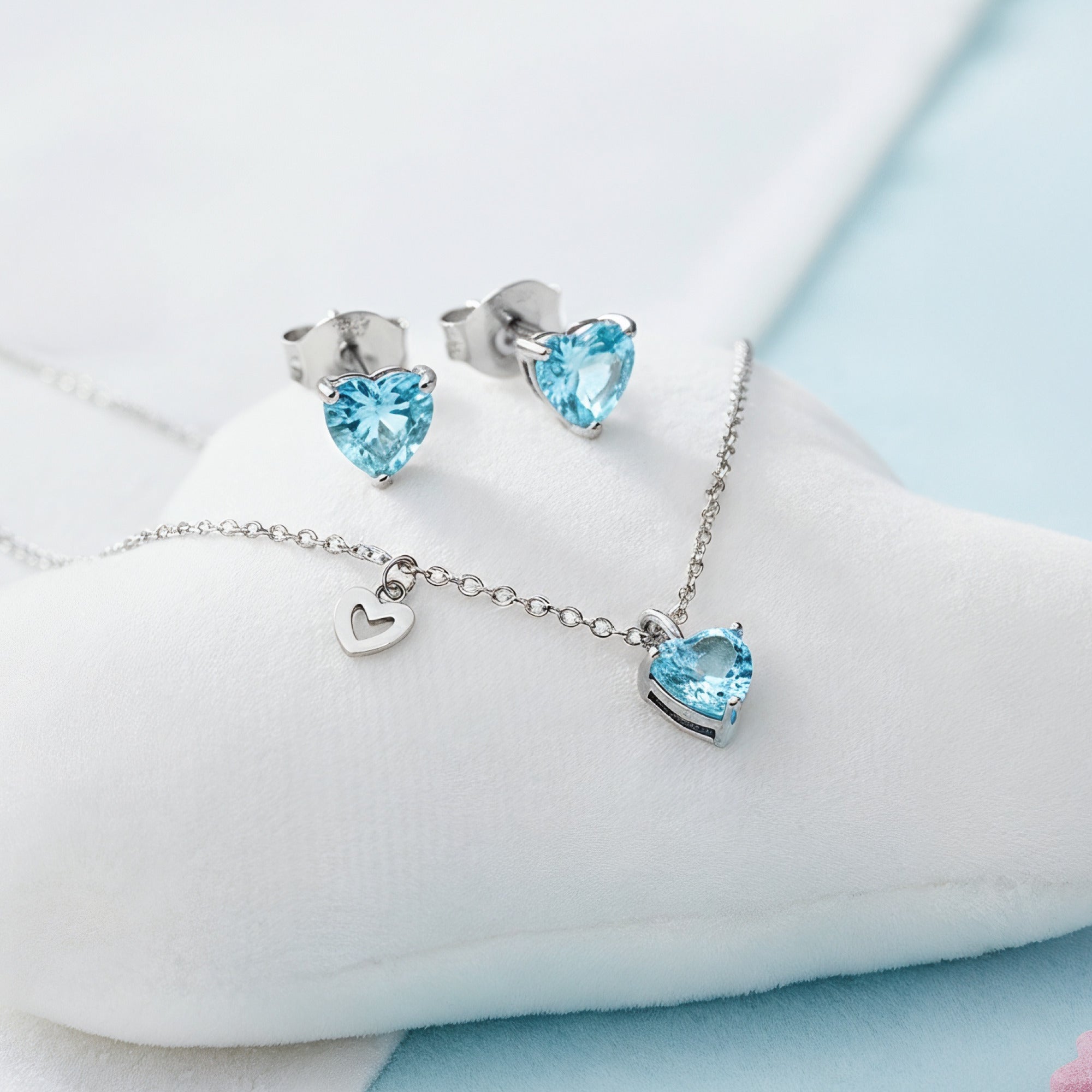 engelsrufer-kinder-halskette-edelstahl-herz-mit-zirkonia-blau image 3