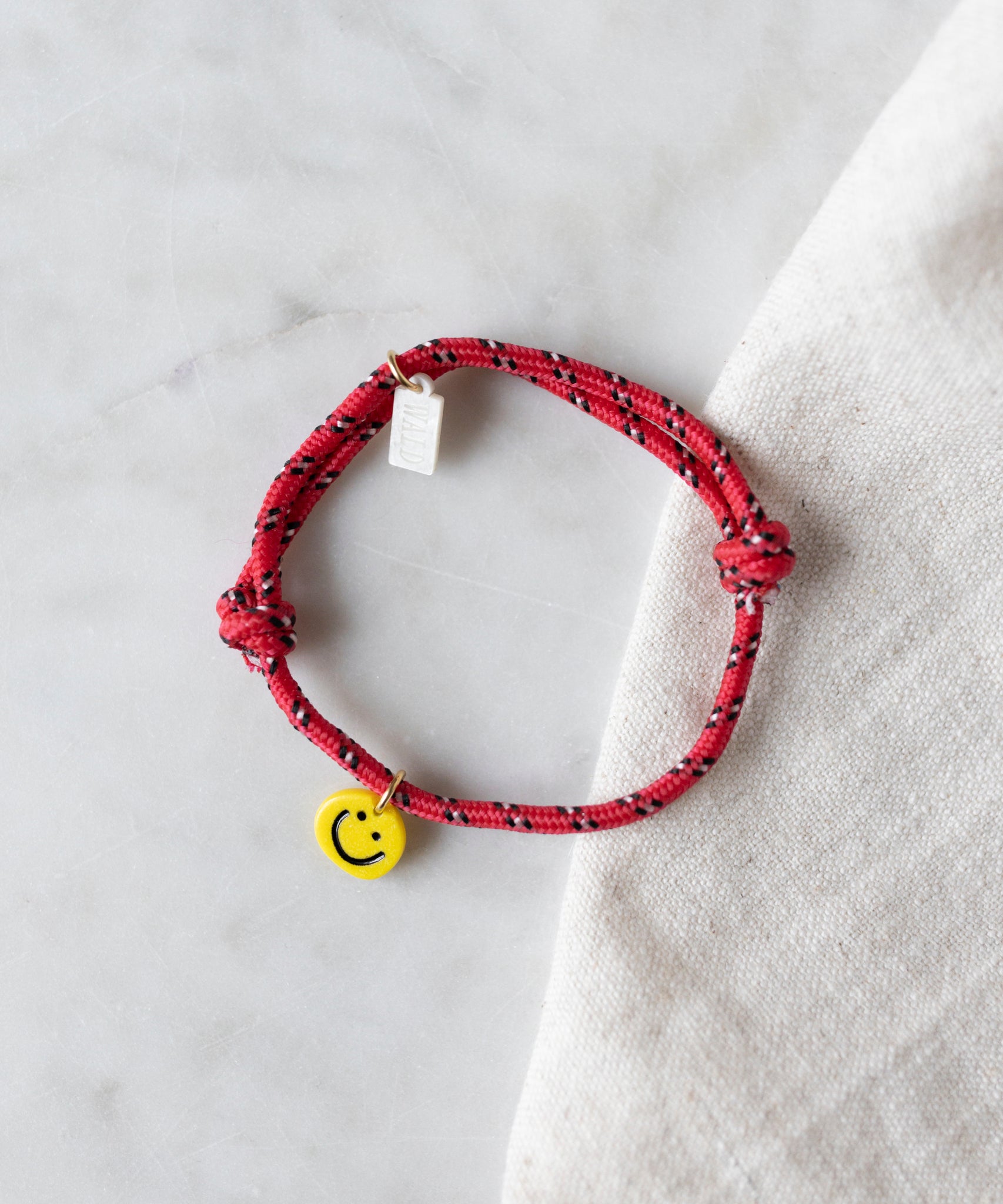 wald-berlin-smilie-dude-red-friendship-bracelet-freundschaftsarmband-rot image 2