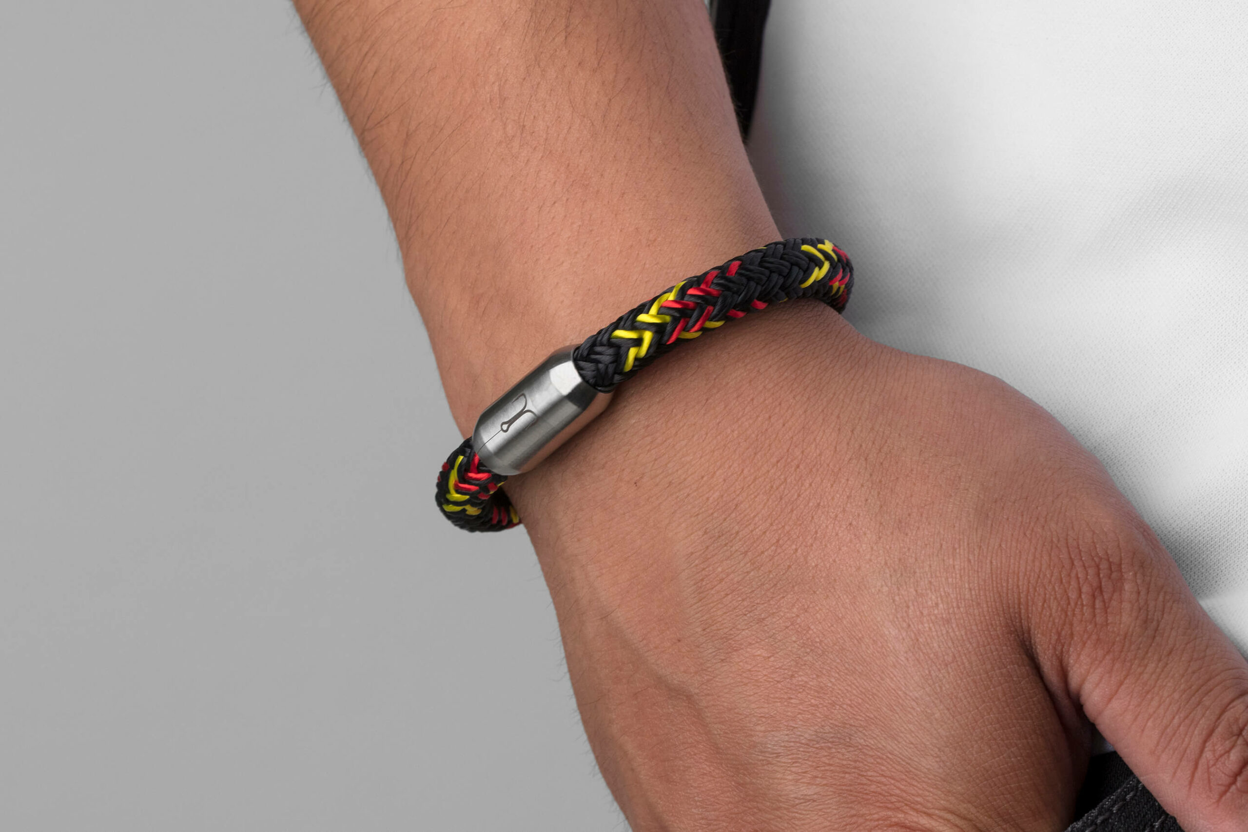 fischers-fritze-makrele-berti-segeltau-armband-deutschland-fan-edition-schwarz-r image 6