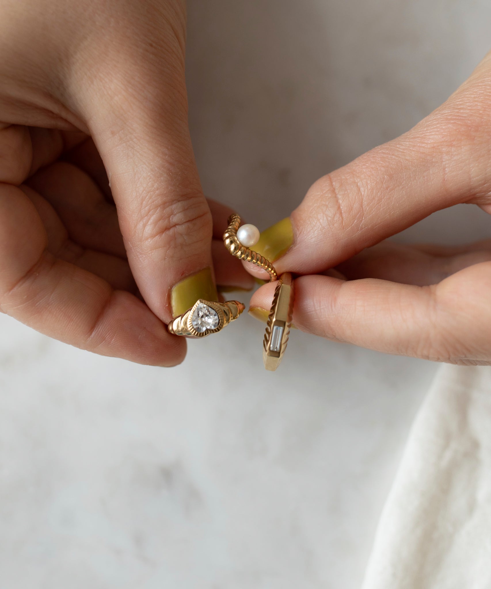 wald-berlin-be-my-lover-ring-mini-23-karat-gold-vermeil-gr-eu-52-54 image 6
