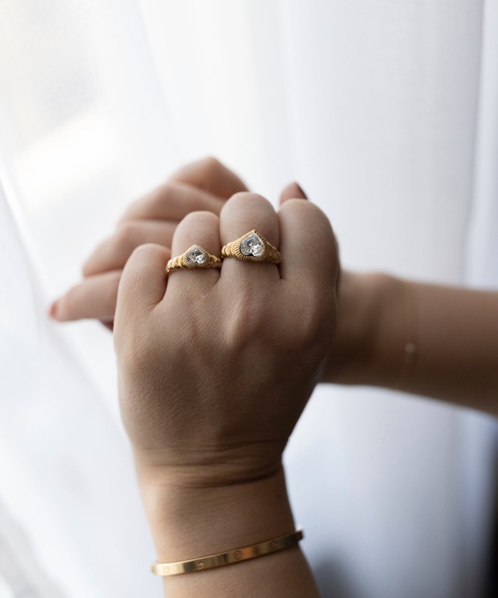 wald-berlin-be-my-lover-ring-mini-23-karat-gold-vermeil-gr-eu-52-54 image 3